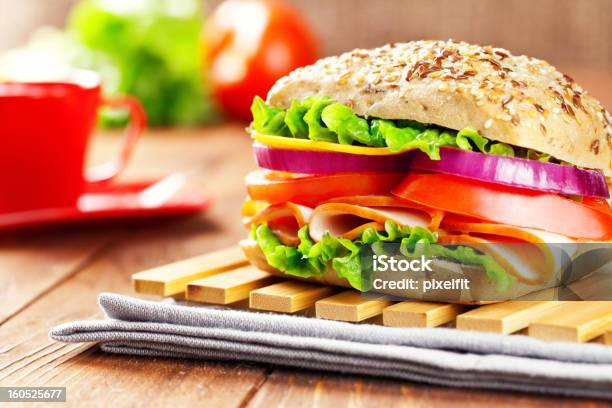 Foto de Sandwich Sanduíche e mais fotos de stock de Alface - Alface, Almoço, Carne