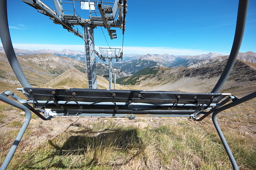 Photo taken towards the northeast, towards the valley of Ubaye and Bachelard.\nThis chairlift is in the Espace Lumière area: Praloup and Foux d'Allos (180km of piste)