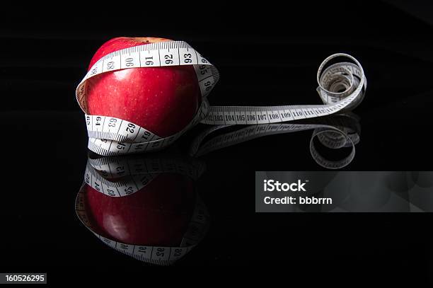 Foto de Apple Com Medição e mais fotos de stock de Academia de ginástica - Academia de ginástica, Alimentação Não-saudável, Alimentação Saudável