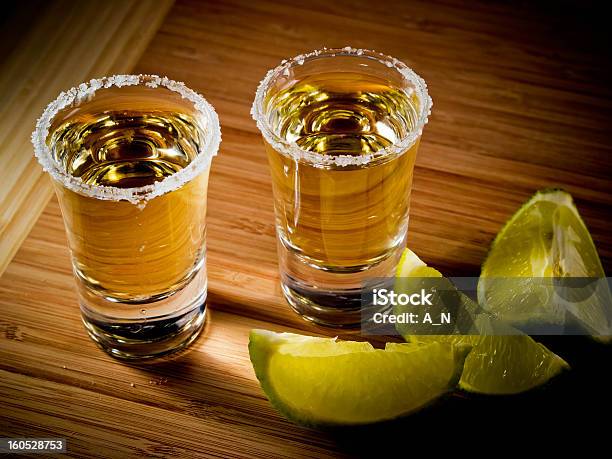 Foto de Dois De Tequilas e mais fotos de stock de Amarelo - Amarelo, Bebida alcoólica, Copo