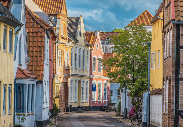 sonderborg 작은 거리 덴마크의 오래된 집들 - als 뉴스 사진 이미지