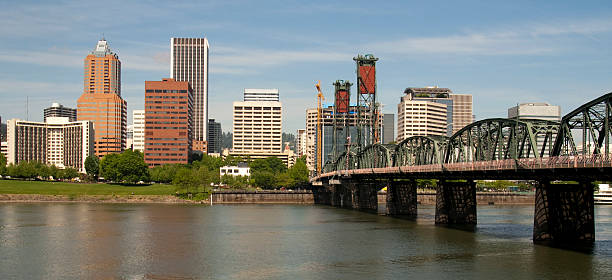 istock Portland Oregon Willamette River to Downtown includes Hawthorne Bridge 160529924