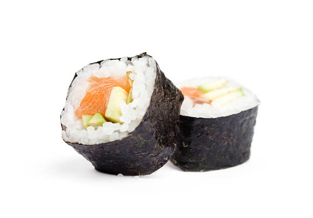 2 rollos de sushi fresco maki - sushi lifestyles japanese culture freshness fotografías e imágenes de stock