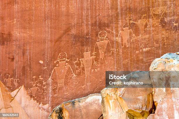 Cudzoziemiec Inspirowany Petroglyph - zdjęcia stockowe i więcej obrazów Kosmita - Kosmita, Starożytny, Malarstwo jaskiniowe