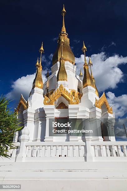 Foto de Templo Tailandês Wat Tham Kuha Sawan e mais fotos de stock de Antiguidade - Antiguidade, Arcaico, Arquitetura