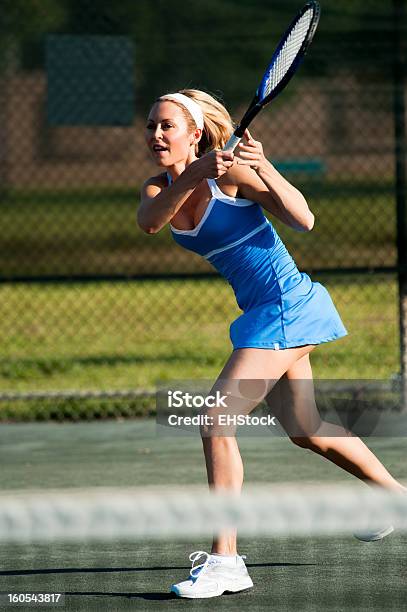 Blonde Kobieta Gra Tenis - zdjęcia stockowe i więcej obrazów 30-39 lat - 30-39 lat, Aktywny tryb życia, Blond włosy