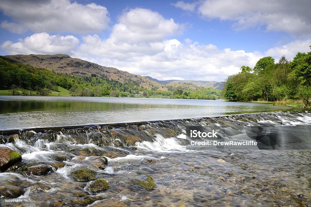 Déversoir de barrage sur le lac - Photo de Angleterre libre de droits