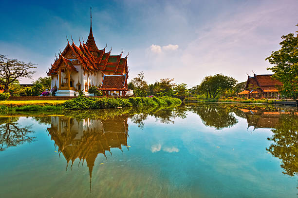 красивый храм в бангкоке - wat blue ancient old стоковые фото и изображения