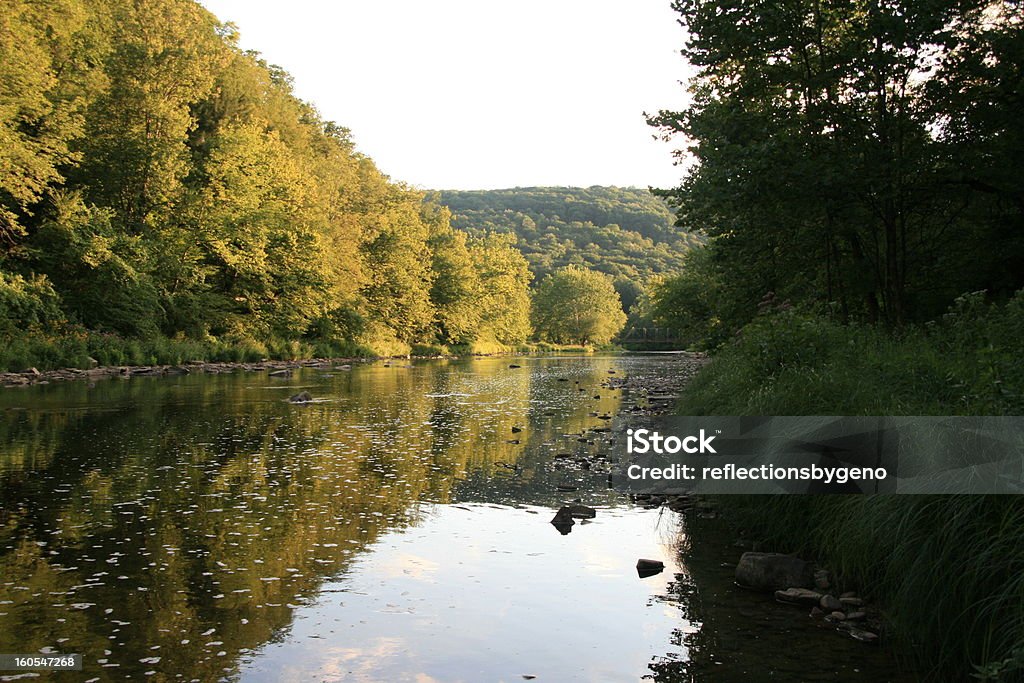 Tarde junto al aceite Creek - Foto de stock de Agua libre de derechos