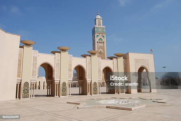 Arcos E O Minarete De Ancara Com Mesquita - Fotografias de stock e mais imagens de Ao Ar Livre - Ao Ar Livre, Arco - Caraterística arquitetural, Arquitetura