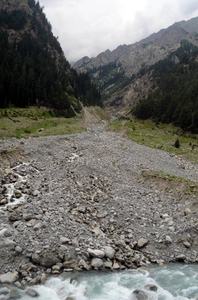 istock Dangerous path leading to the mahodand lake 1605520919