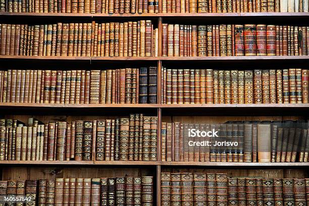 Alte Bücher Stockfoto und mehr Bilder von Bücherregal - Bücherregal, Alt, Bibliothek