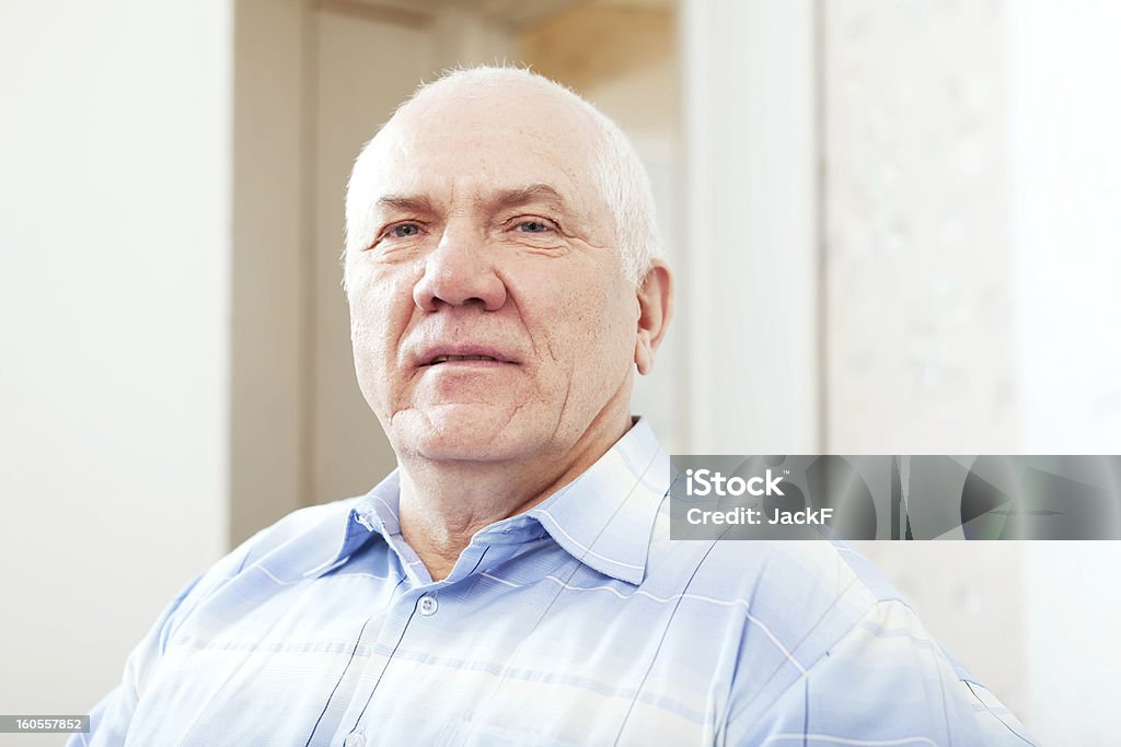 grizzled starszy mężczyzna - Zbiór zdjęć royalty-free (50-59 lat)