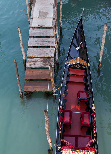 gondola - southern europe public transportation international landmark local landmark foto e immagini stock