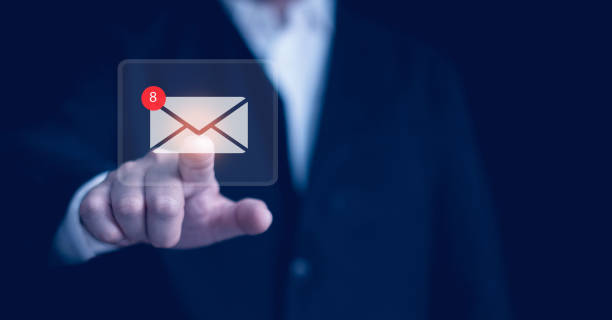 New email notification concept. For business email communication and digital marketing,inbox symbols received electronic message notification, email marketing receiving sending internet newsletters. nuevo concepto de notificación por correo electrónico. para la comunicación por correo electrónico empresarial y el marketing digital, los símbolos de la bandeja de entrada recibieron notificación de mensajes electrónicos y el marketing por correo e