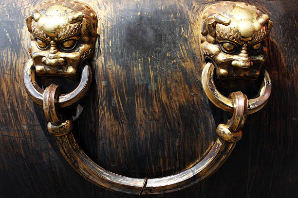 istock Dragon Shiny Bronze Pot Gugong 160561890