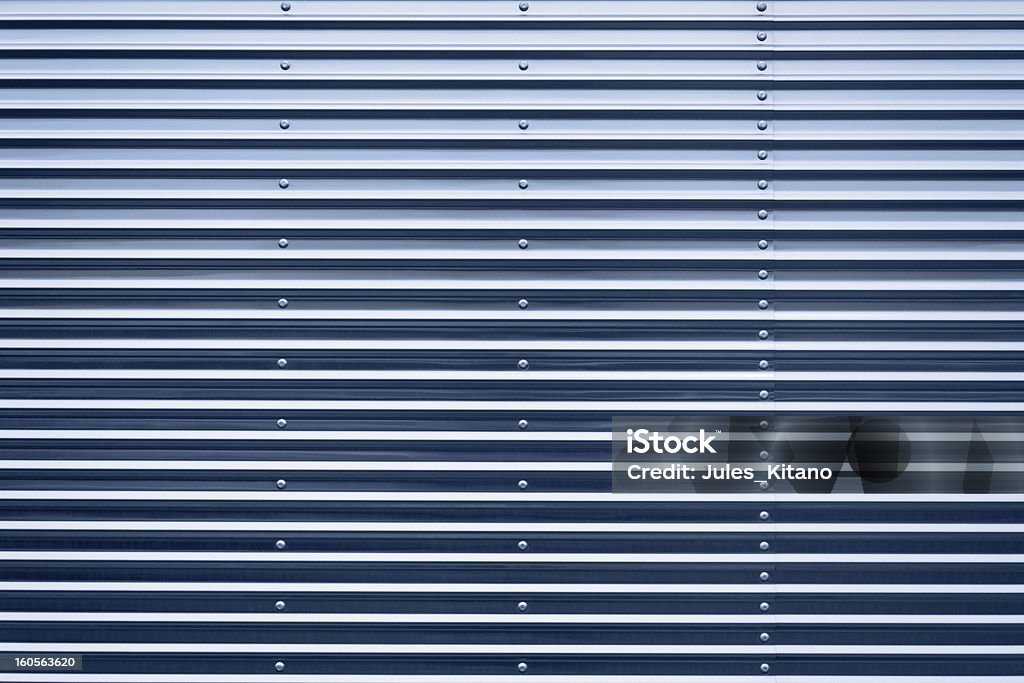 Градуированные синий цветные Гофрированное железо поверхности - Стоковые фото Металл роялти-фри