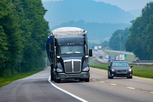 istock Tennessee Interstate Highway Traffic On Hazy Day 1605644353