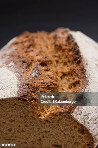 Brot Stockfoto und mehr Bilder von Auseinander - Auseinander, Bauholz-Brett, Baumrinde