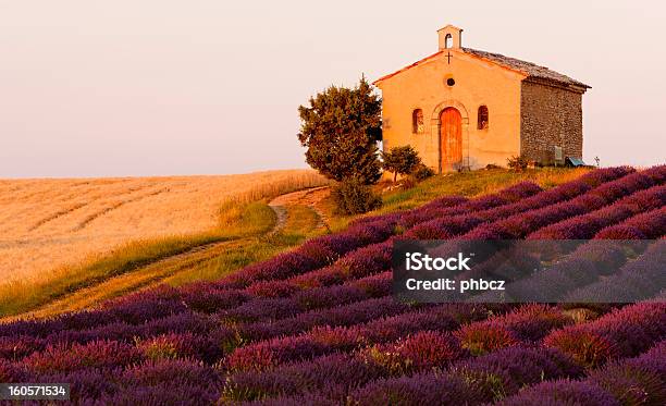 Kapelle Provence Stockfoto und mehr Bilder von Region Provence-Alpes-Côte d'Azur - Region Provence-Alpes-Côte d'Azur, Weg, Alpes-de-Haute-Provence