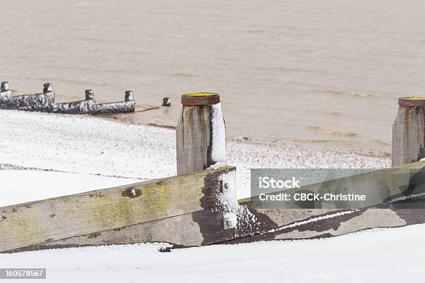 Wasser Breakers Im Schnee Stockfoto und mehr Bilder von Buhne - Buhne, Fotografie, Holz