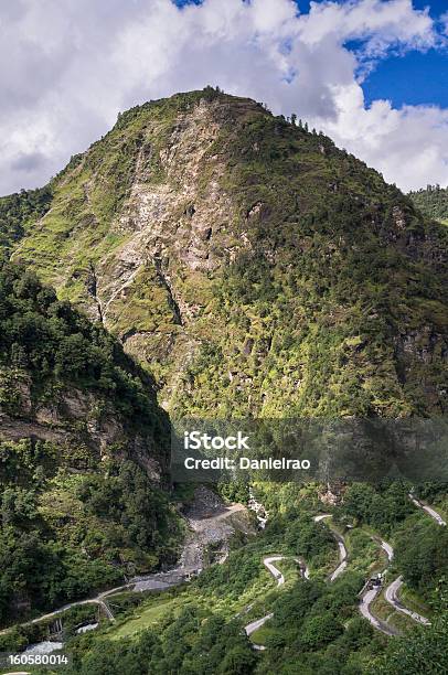 Estrada E Montanhas Altas De Tawang Arunachal Pradesh Índia - Fotografias de stock e mais imagens de Ao Ar Livre