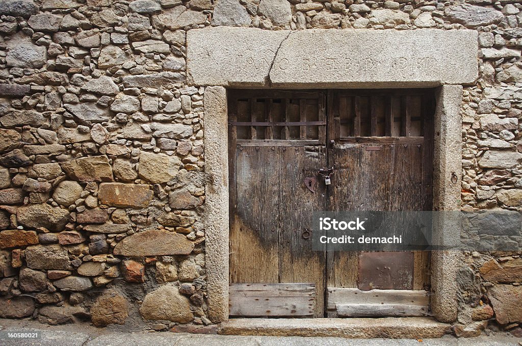 Vecchia porta in legno - Foto stock royalty-free di Acciaio