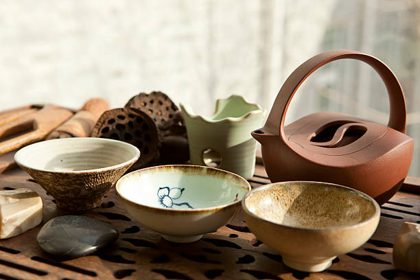 istock Old style china teacups and tea-pot 160580324