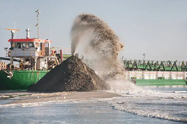 Dredge while moving the sand