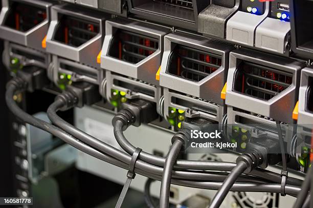 Serverstrom Stockfoto und mehr Bilder von Rechenzentrum - Rechenzentrum, Netzwerkserver, Makrofotografie