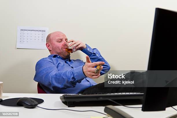 Foto de Celebrando Empresário e mais fotos de stock de Adulto - Adulto, Azul, Beber