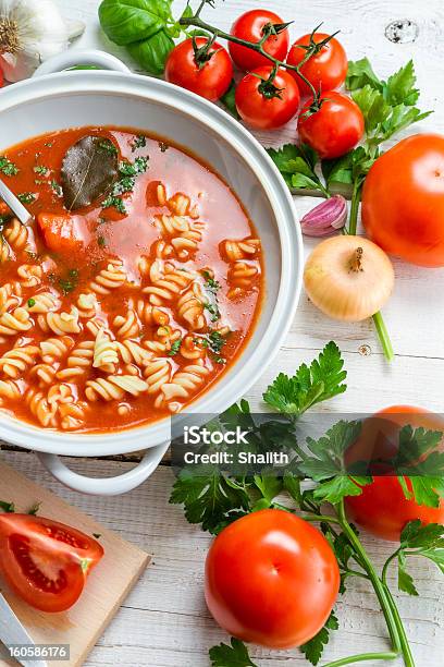 준비 할 연두빛 토마토 수프 0명에 대한 스톡 사진 및 기타 이미지 - 0명, 건강한 식생활, 국수