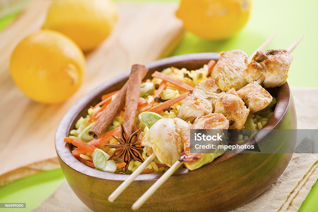 Spiedini di pollo al Curry speziato - Foto stock royalty-free di Alimentazione sana