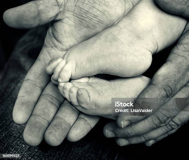 Educar Crianças - Fotografias de stock e mais imagens de 0-11 Meses - 0-11 Meses, 30-39 Anos, 6-11 meses