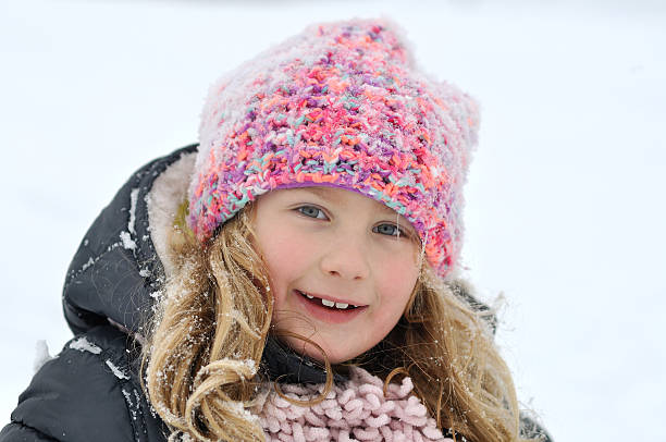 istock Young girl in a winter scene. 160601567