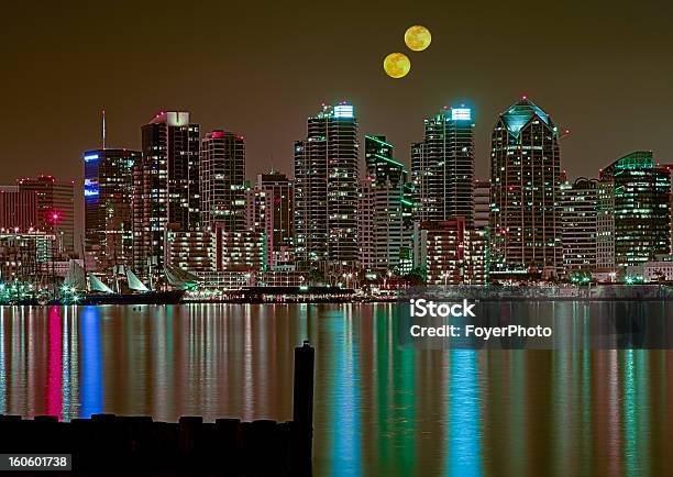 Dwa Moons W San Diego - zdjęcia stockowe i więcej obrazów Architektura - Architektura, Bez ludzi, Biurowiec