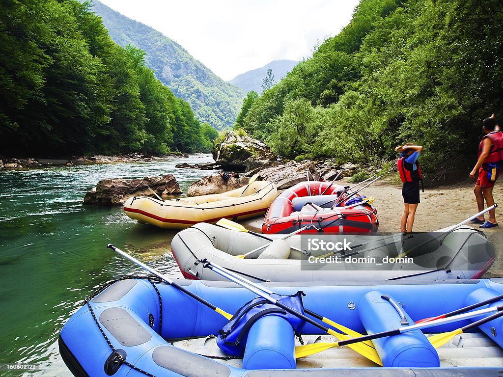 Tourist auf white water rafting on Tara River Canyon, Montenegro - Lizenzfrei Floßfahrt Stock-Foto
