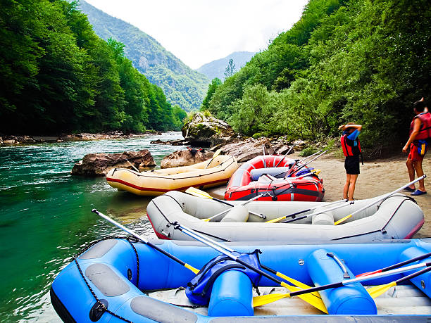 tourist auf white water rafting on tara river canyon, montenegro - schlauchboot stock-fotos und bilder