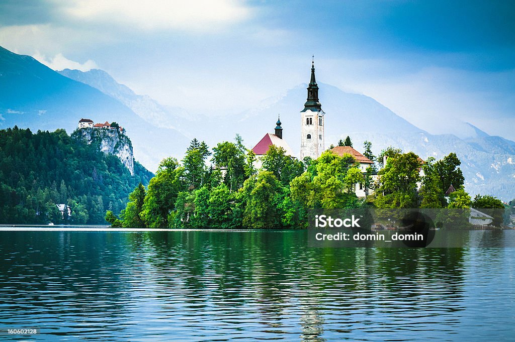 Iglesia de Santa maría en el lago desangrados, Blejsko jezero, Eslovenia - Foto de stock de Agua libre de derechos