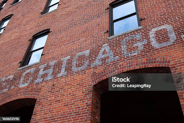 Photo libre de droit de Chicago Peinte Sur Mur De Briques banque d'images et plus d'images libres de droit de Chicago - Illinois - Chicago - Illinois, Appartement, Brique