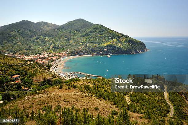 Photo libre de droit de Méditerranéenne Cove banque d'images et plus d'images libres de droit de Baie - Eau - Baie - Eau, Cap, Chaîne de montagnes