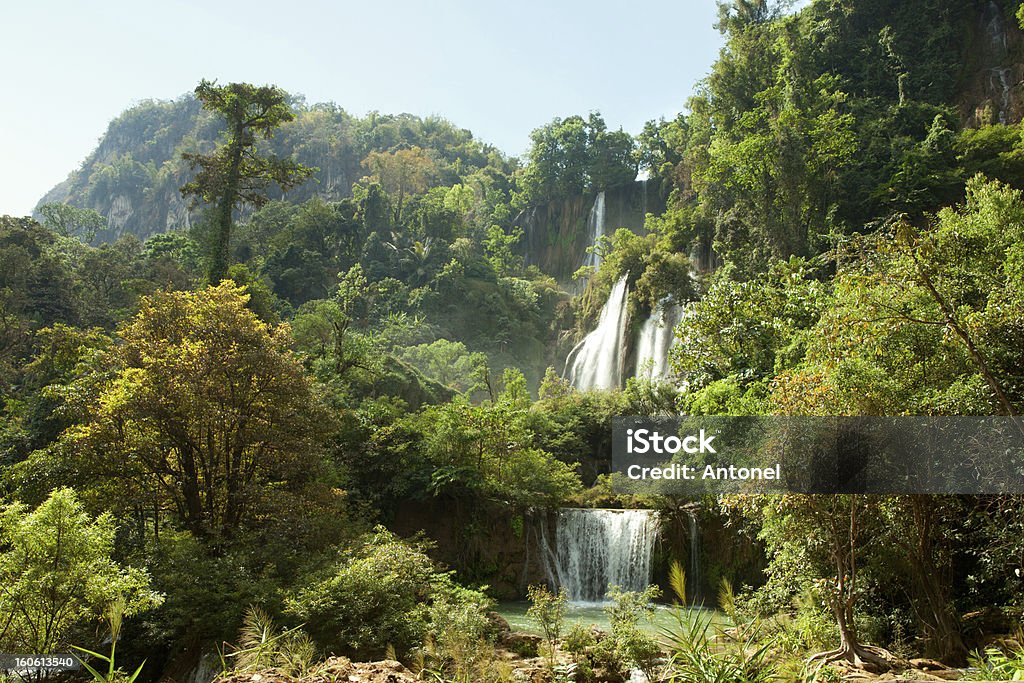 O Umphang Thi Lo Su cachoeira - Foto de stock de Beleza natural - Natureza royalty-free