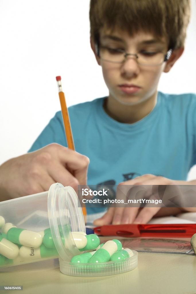 Farmaci per ADHD - Foto stock royalty-free di 14-15 anni