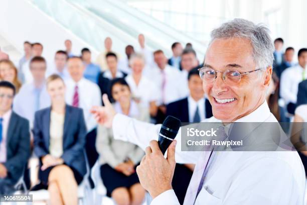 Presentación Foto de stock y más banco de imágenes de Adulto - Adulto, Afrodescendiente, Comunicación