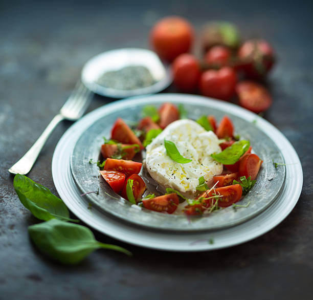 caprese - mozzarella caprese salad tomato italian cuisine stock-fotos und bilder