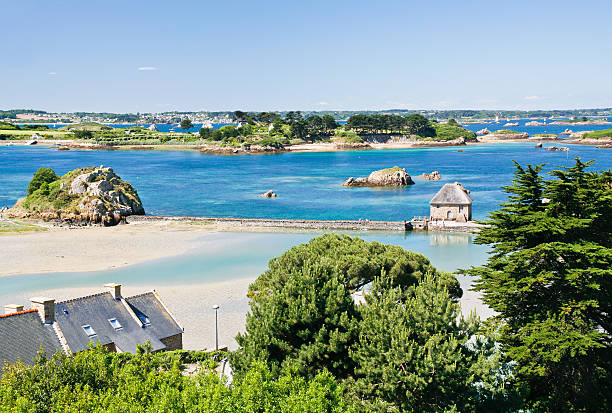 widok na archipelagu i ile de brehat w brittany - brittany bay sea beach zdjęcia i obrazy z banku zdjęć