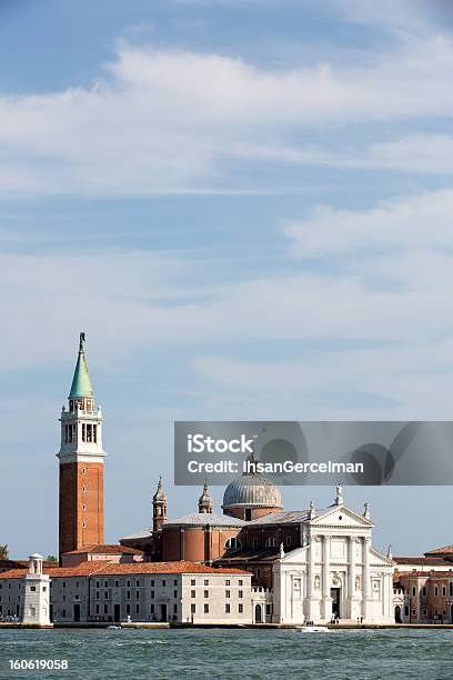 Isla De San Giorgio Maggiore En Venecia Italia Foto de stock y más banco de imágenes de Aire libre - Aire libre, Campanario - Torre, Canal - Corriente de agua