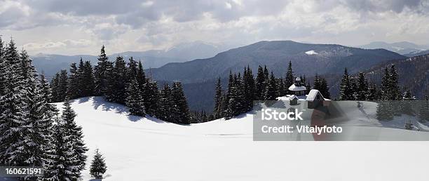 Carpathians W Zimie - zdjęcia stockowe i więcej obrazów Bez ludzi - Bez ludzi, Chmura, Chłodny