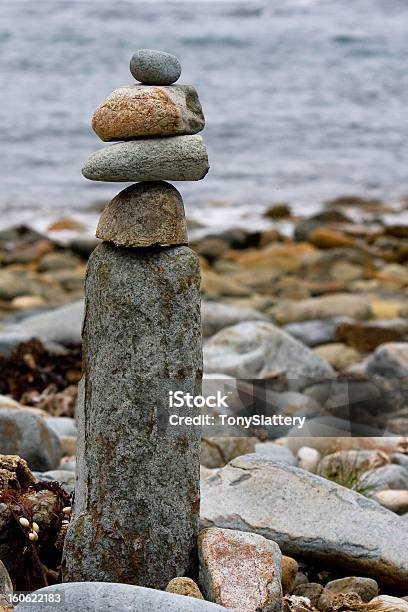 Bilanciamento Rocks - Fotografie stock e altre immagini di Accudire - Accudire, Ambientazione esterna, Ambientazione tranquilla