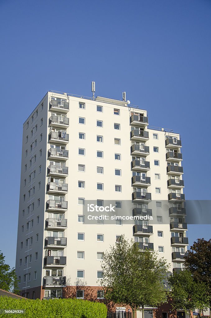 Arranha-céu de apartamentos em Blacon - Foto de stock de Apartamento royalty-free